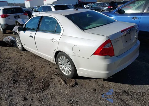 2010 Ford Fusion Hybrid z USA, uszkodzony, nr VIN 3FADP0L30AR307632